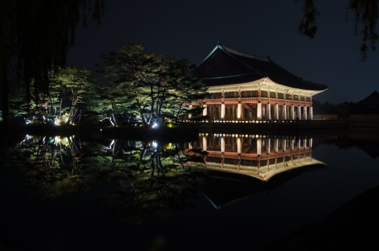 Gyeongbokgung Palace Lights Up the Night - 100 Thimbles in a Box